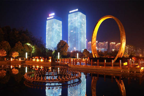 為實(shí)現(xiàn)城市照明節(jié)能，如何部署能源管理系統(tǒng)？