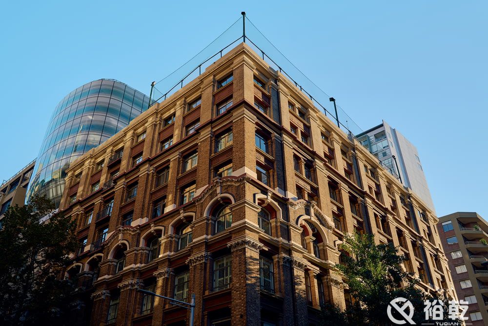 多處采集 集中分析和管理 能耗監(jiān)測系統(tǒng)讓能源浪費(fèi)全方位無所遁形(圖1) brown concrete building during daytime (2).jpg